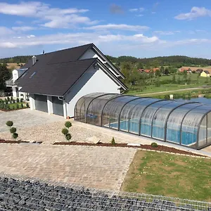 https://landhaus-ferienwohnungen-mit-pool-und-wellness.com-bavaria.com